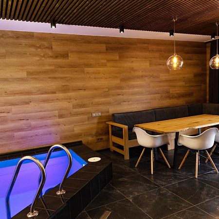 Svoi Hotel Поляница Экстерьер фото