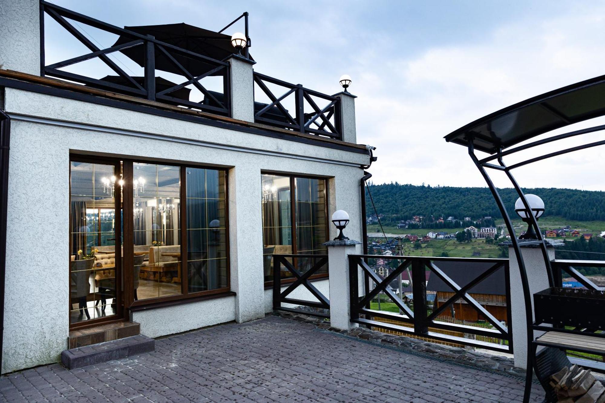 Svoi Hotel Поляница Экстерьер фото