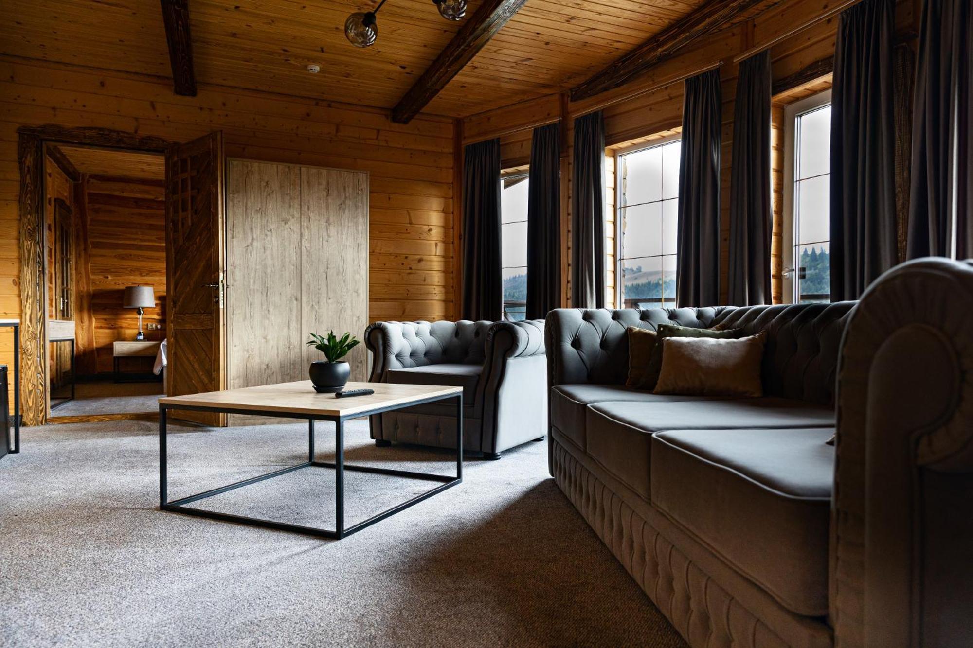 Svoi Hotel Поляница Экстерьер фото
