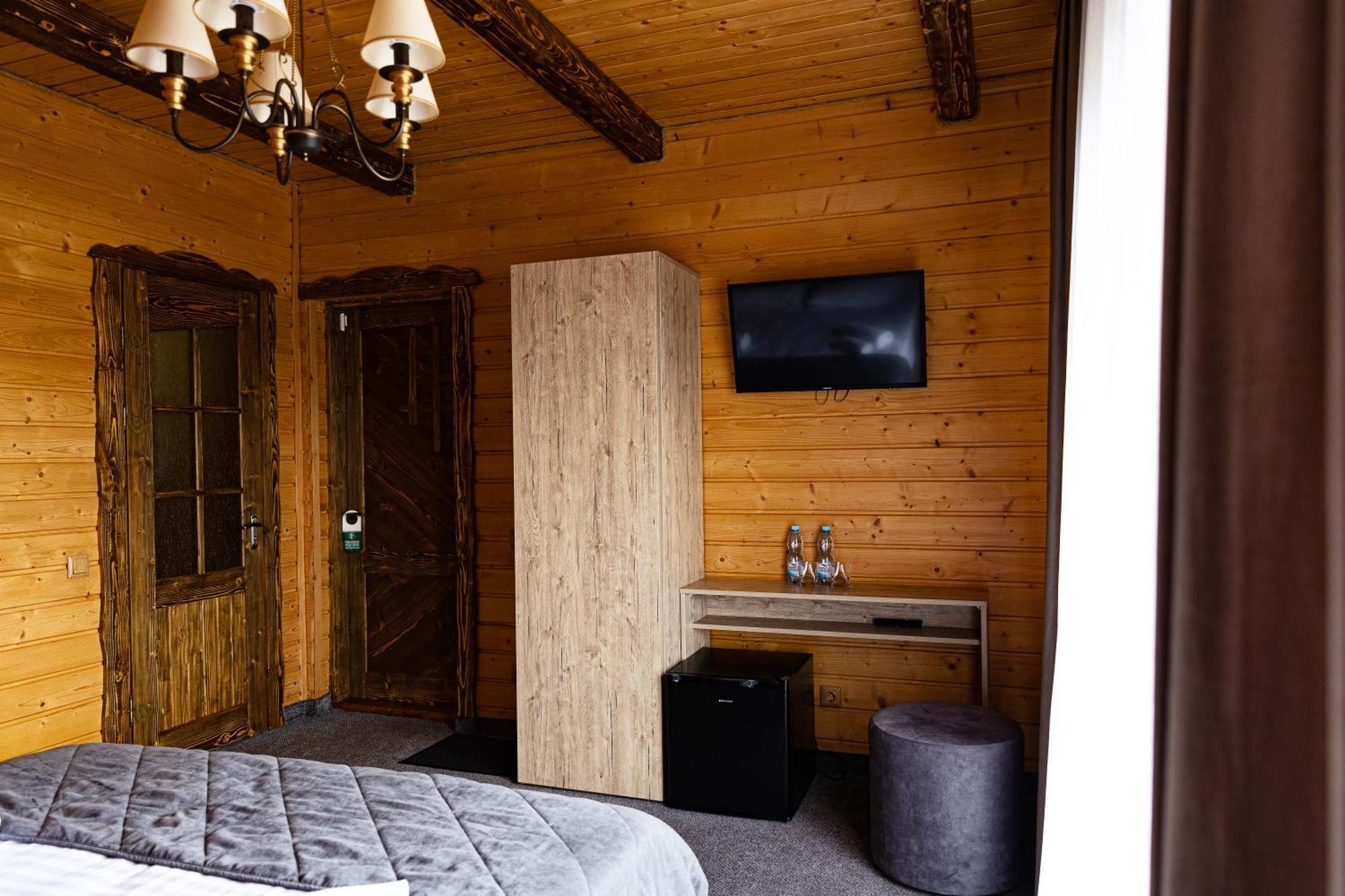 Svoi Hotel Поляница Экстерьер фото