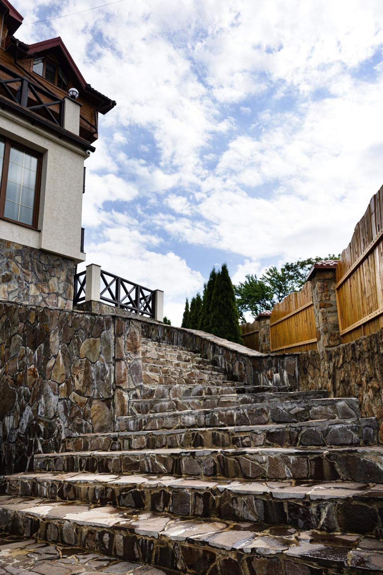 Svoi Hotel Поляница Экстерьер фото