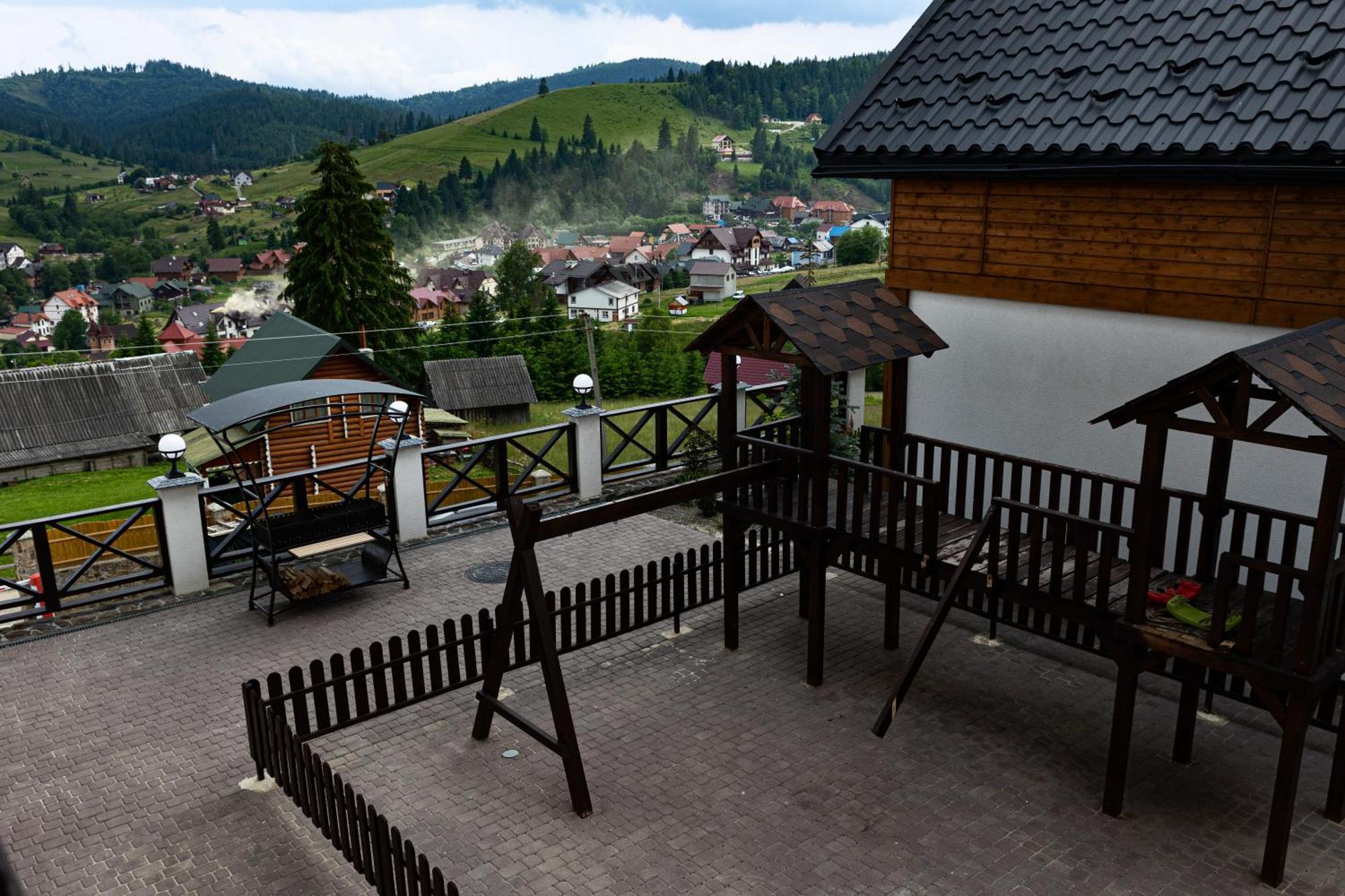 Svoi Hotel Поляница Экстерьер фото