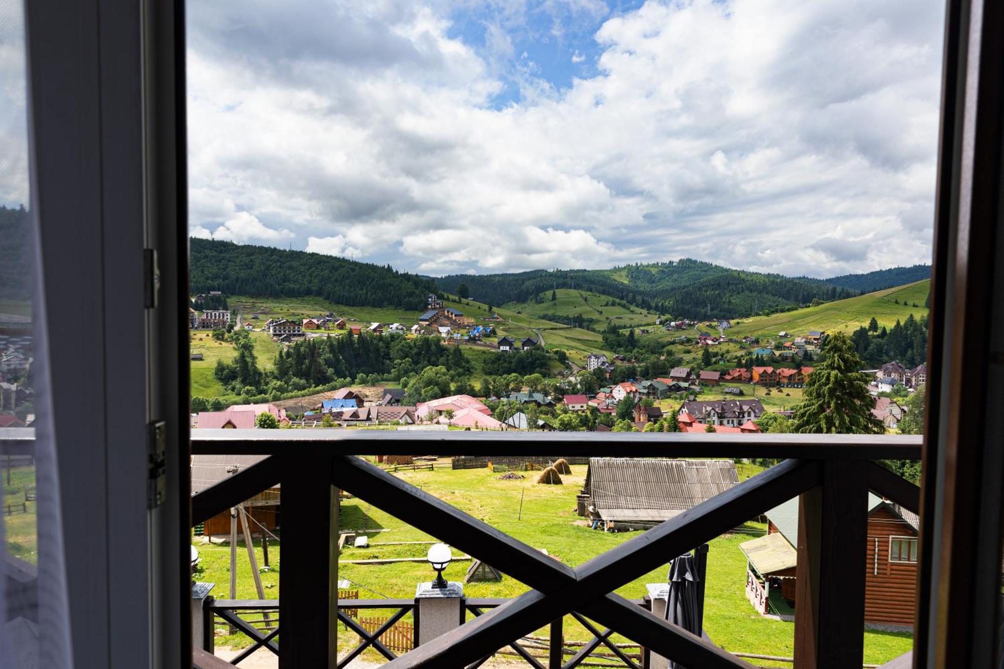 Svoi Hotel Поляница Экстерьер фото