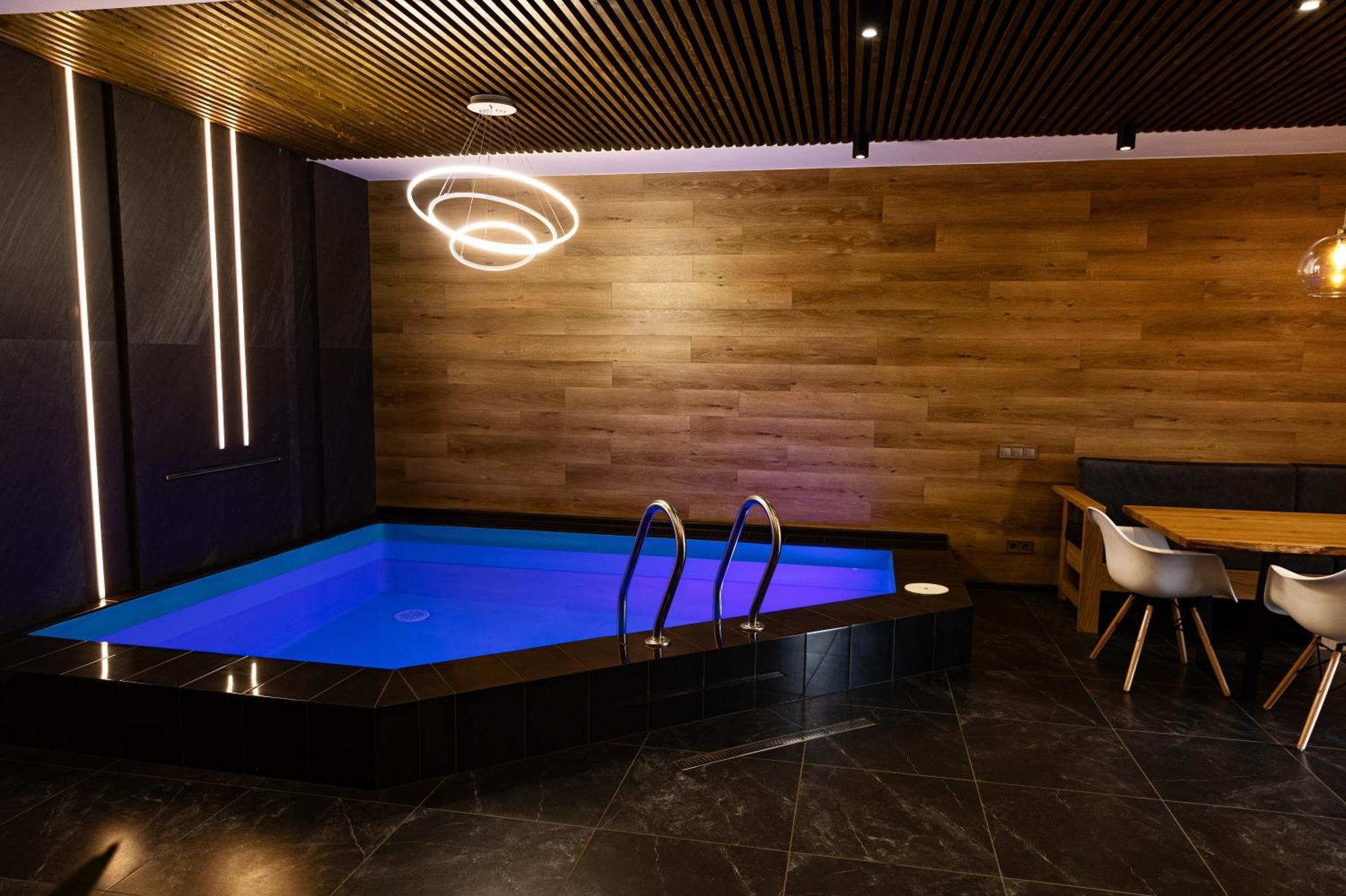 Svoi Hotel Поляница Экстерьер фото