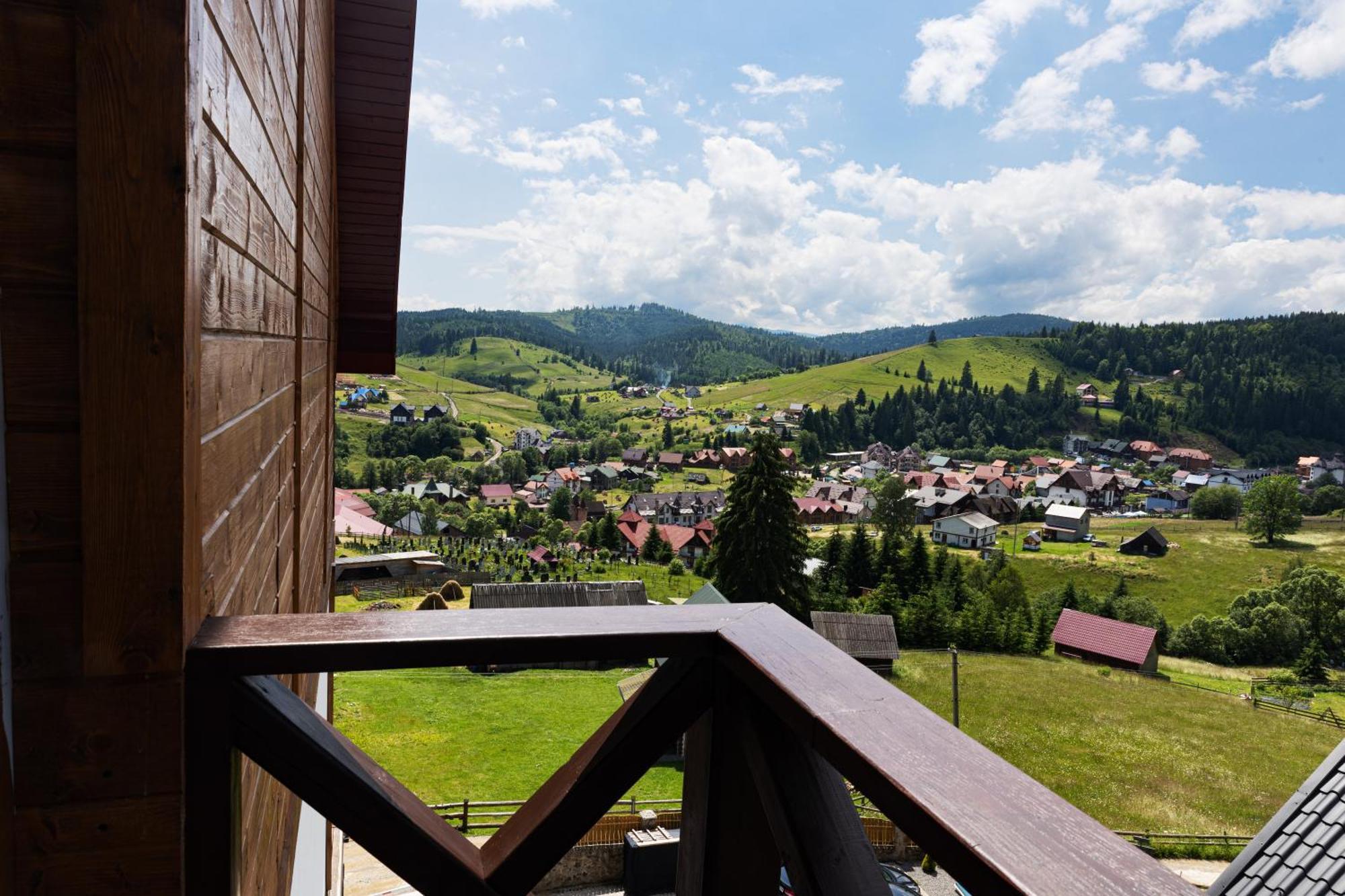 Svoi Hotel Поляница Экстерьер фото