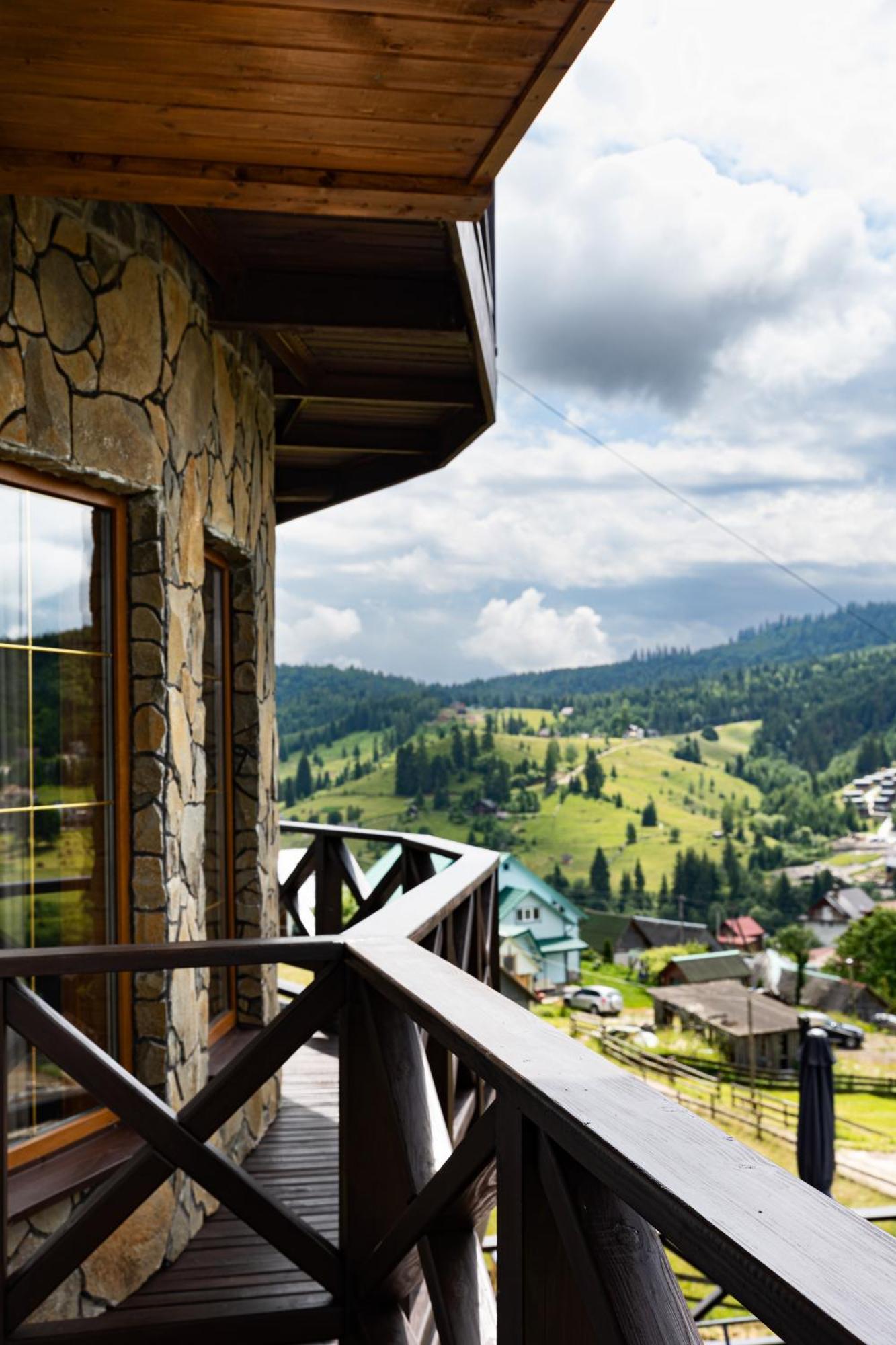 Svoi Hotel Поляница Экстерьер фото